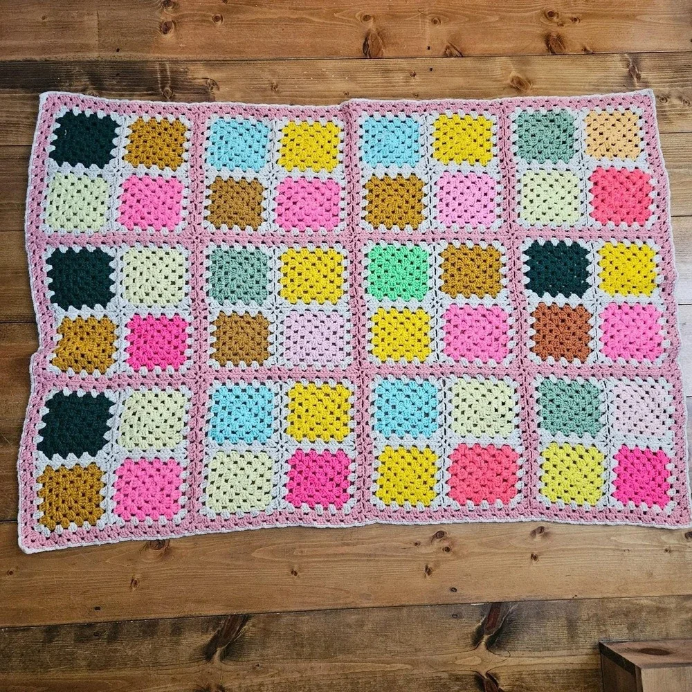 Vintage Handmade Crochet Granny Square Baby Blanket Afghan Multicolor Pink‎